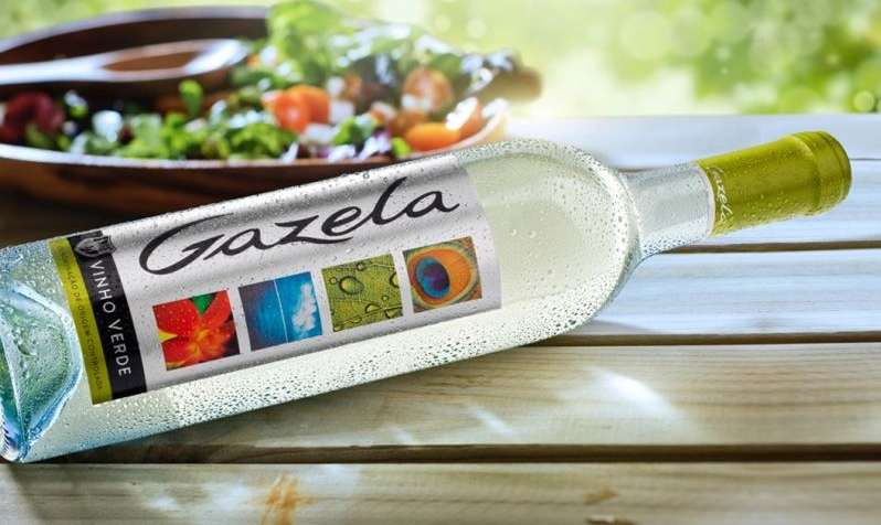 Kiváló borok mellett válogathatsz fürdőköpenyeink és törölközöink között