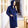 Pure navy fürdőköntös nagyméretű kapucnival Pure navy fürdőköntös nagyméretű kapucnival