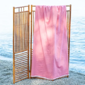 Marbella rózsaszín strandtörölköző