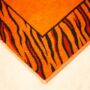 Kép 2/4 - Fürdőszoba szőnyeg: Tigra narancs tigriscsíkos pamut kádkilépő