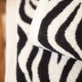Kép 4/6 - Zebra fekete-beige állatmintás törölköző