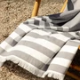 Kép 5/7 - Portofino szürke elegáns strandtörölköző 